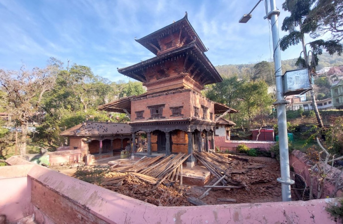 मर्मतको चार वर्षमै भत्कियो ऐतिहासिक अमरनारायण मन्दिर